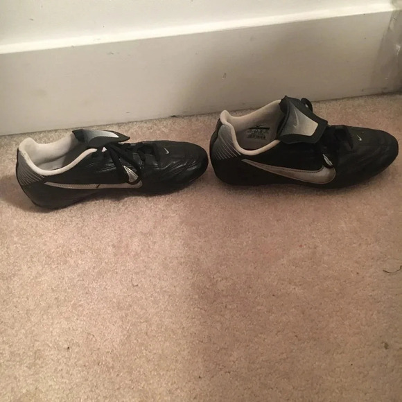 Nike cleats size 4 - Picture 2 of 4